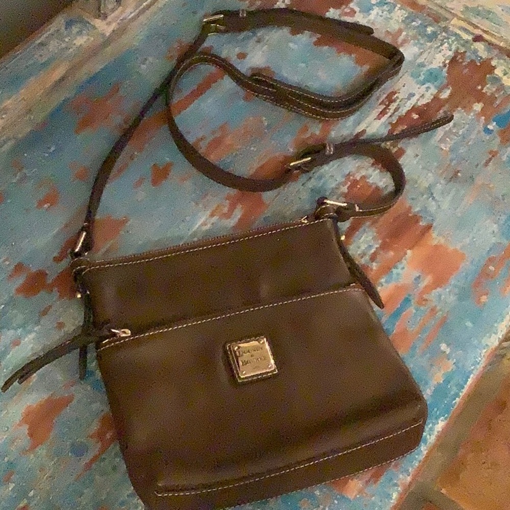 😍Dooney & Bourke Crossbody Pebble Leather Letter Carrier😍 - Picture 10 of 11